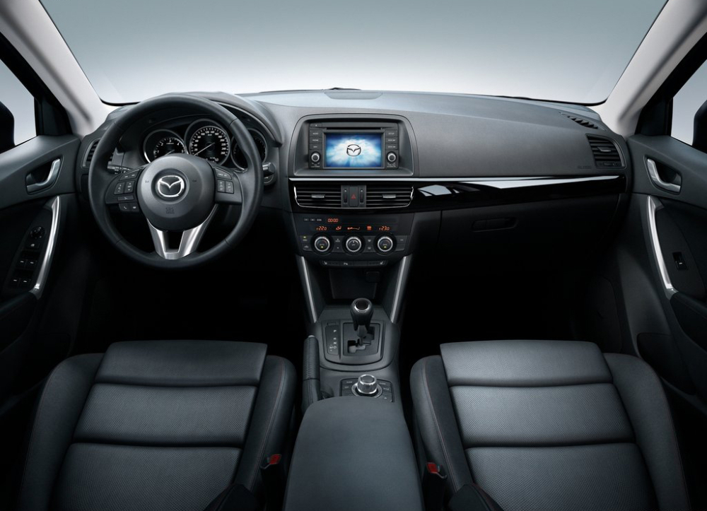 Trang bị b&ecirc;n trong Mazda CX-5 2014 cũng nổi bật hơn nhiều đối thủ c&ugrave;ng ph&acirc;n kh&uacute;c thời bấy giờ.
