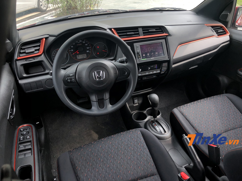 Nội thất bên trong Honda Brio khá đơn giản. Nội thất bên trong Honda Brio khá đơn giản.