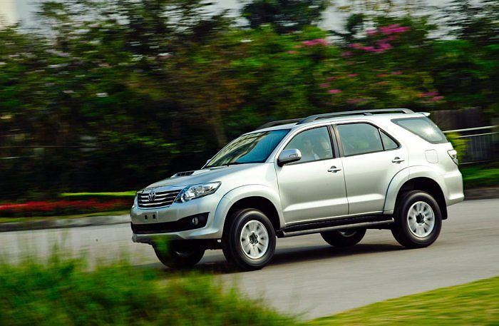Toyota Fortuner 2.7V 4x4 2013 vẫn l&agrave; một chiếc xe thiện l&agrave;nh với nhiều kh&aacute;ch h&agrave;ng Việt