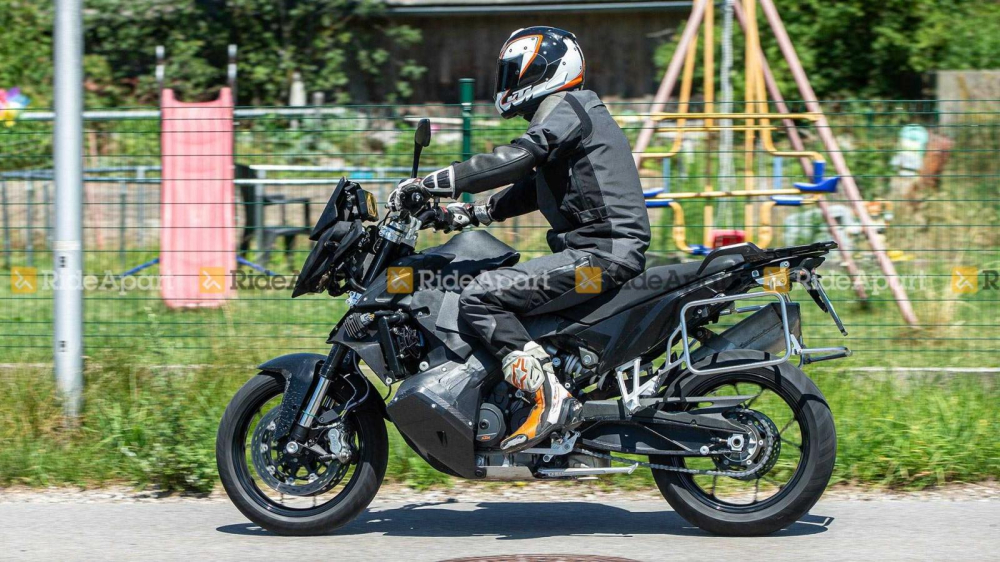 Thiết kế mẫu KTM 890 sắp ra mắt