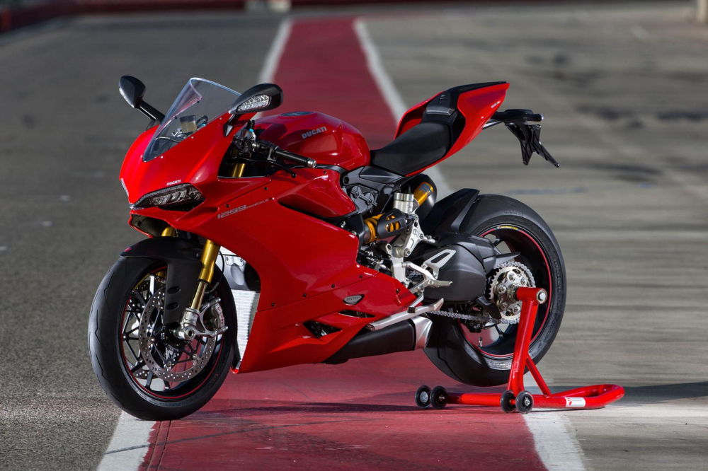 Việc bảo dưỡng xe Sport bike cần nhiều công đoạn hơn so với Naked bike