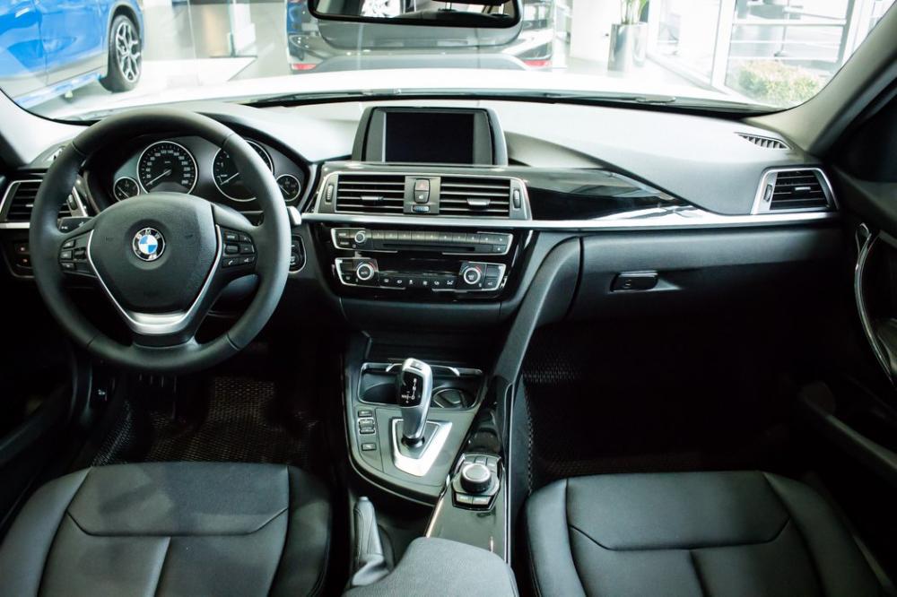 Nội thất của BMW 320i