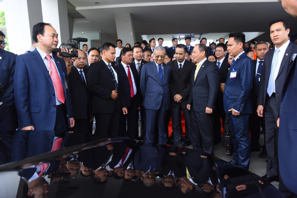 Chuẩn bị cho buổi trải nghiệm xe Việt của Thủ tướng Malaysia, VinFast mang đến sự kiện 3 mẫu VinFast Lux A.0, Lux SA2.0 và Fadil Chuẩn bị cho buổi trải nghiệm xe Việt của Thủ tướng Malaysia, VinFast mang đến sự kiện 3 mẫu VinFast Lux A.0, Lux SA2.0 và Fadil