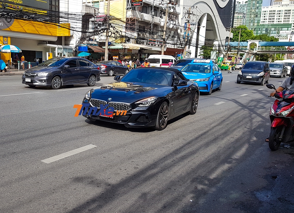 BMW Z4 mui trần thế hệ mới sang chảnh sắp về Việt Nam đ&atilde; lăn b&aacute;nh tr&ecirc;n đường phố Th&aacute;i Lan