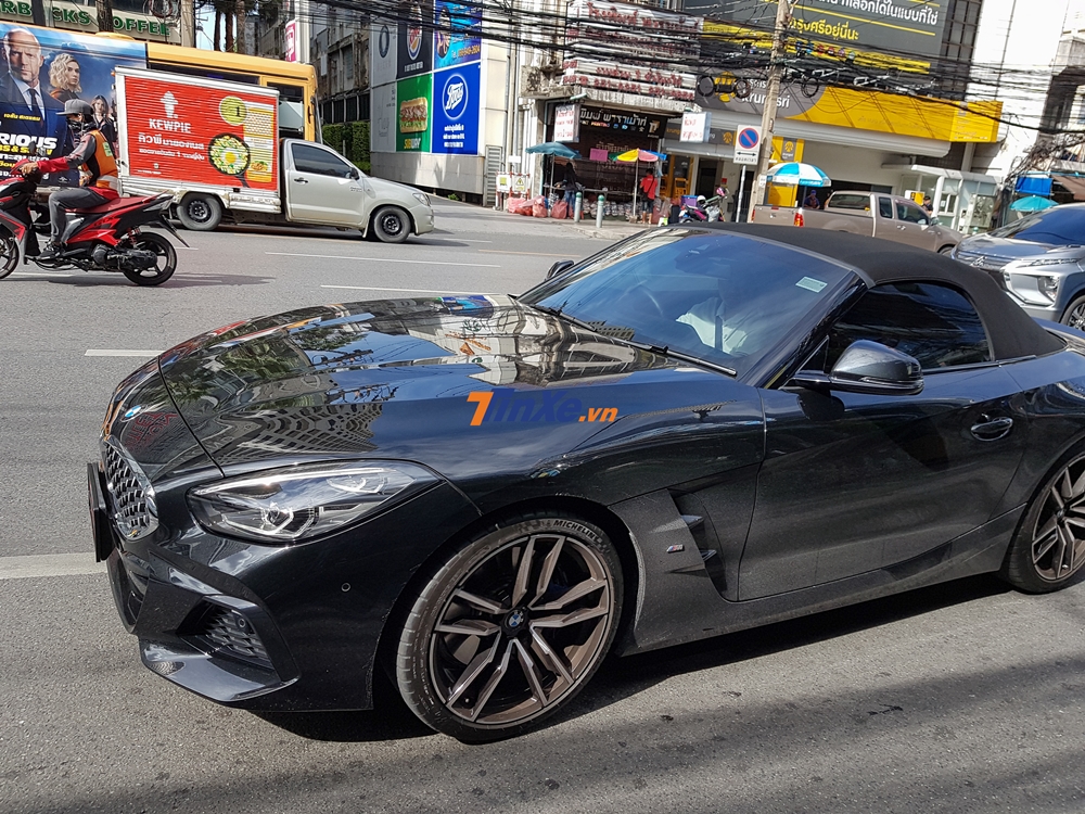 BMW Z4 thế hệ thứ 6 quay trở lại d&ugrave;ng kiểu mui nỉ mềm