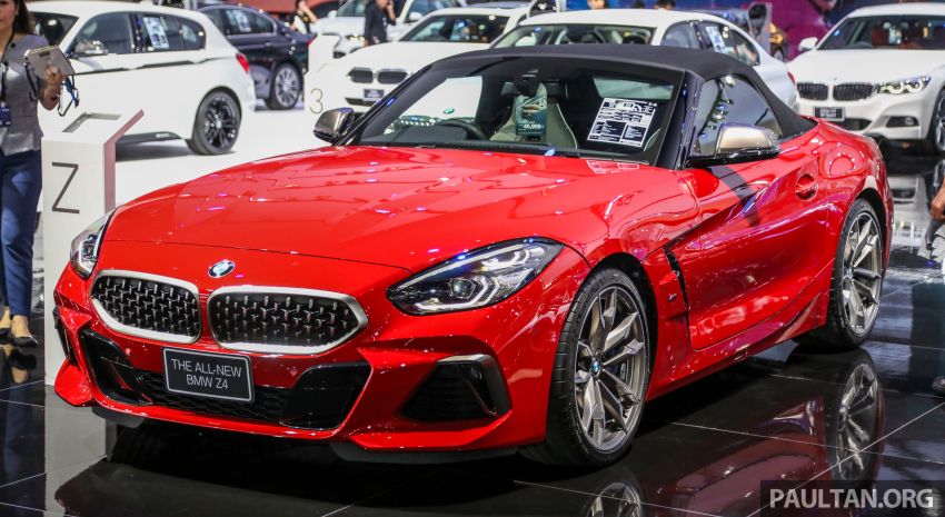 C&ograve;n đ&acirc;y l&agrave; BMW Z4 M40i 2019 c&oacute; gi&aacute; b&aacute;n cao hơn 73 triệu đồng với ngoại thất c&oacute; th&ecirc;m body kit thể thao v&agrave; động cơ khoẻ hơn