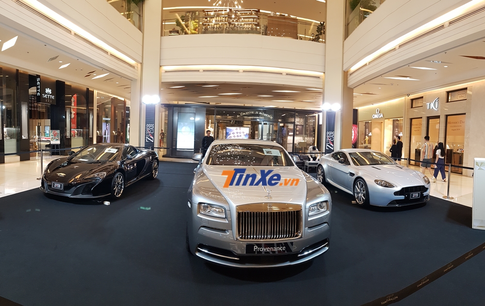 D&agrave;n si&ecirc;u xe v&agrave; xe si&ecirc;u sang trưng b&agrave;y tại Siam Paragon