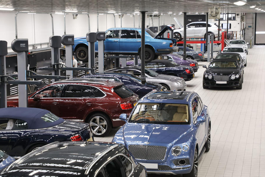 Trung t&acirc;m hậu m&atilde;i Bentley Jack Barclay