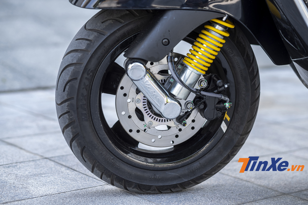 Vespa GTS SuperTech 300HPE vẫn được trang bị hệ thống an toàn bậc nhất với hệ thống chống bó cưng phanh 2 kênh ABS, hệ thống chống trơn trượt ASR, nút ngắt động cơ,... Vespa GTS SuperTech 300HPE vẫn được trang bị hệ thống an toàn bậc nhất với hệ thống chống bó cưng phanh 2 kênh ABS, hệ thống chống trơn trượt ASR, nút ngắt động cơ,...