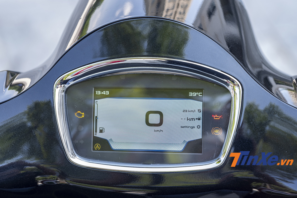 Màn hình điện tử hiện thị đang thông tin cùng công nghệ Vespa MIA mang lại trải nghiệm hoàn toàn mới cho khách hàng Việt Nam. Màn hình điện tử hiện thị đang thông tin cùng công nghệ Vespa MIA mang lại trải nghiệm hoàn toàn mới cho khách hàng Việt Nam.