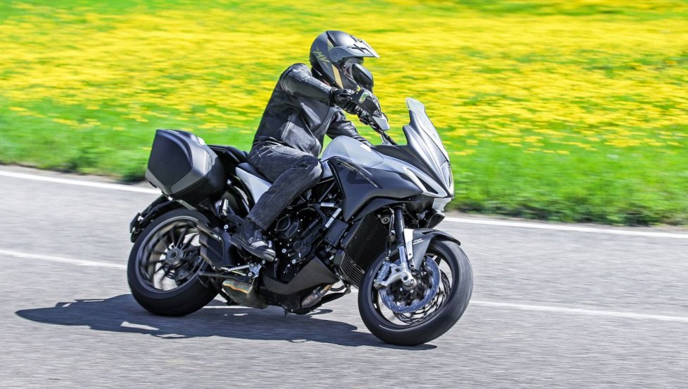 MV Agusta Turismo Veloce 800 trang bị động cơ 3 xylanh dung t&iacute;ch 798 cc