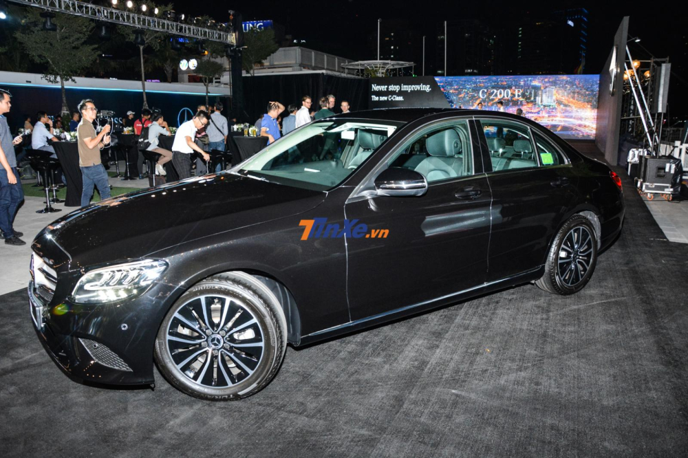 Mercedes-Benz C-Class 2019 đang nhận ưu d&atilde;i tới 200 triệu đồng tại đại l&yacute; trong những ng&agrave;y cuối th&aacute;ng 8