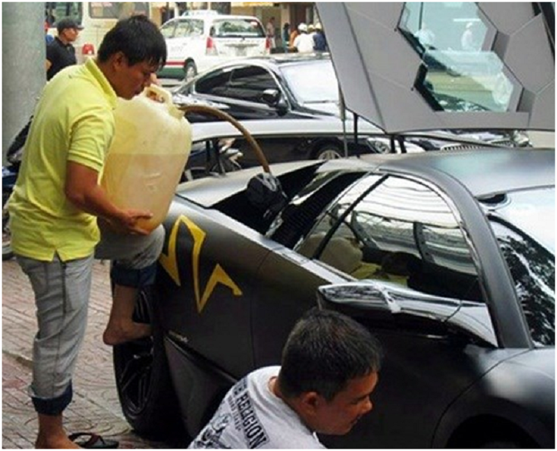 Đổ xăng cho Lamborghini Murcielago LP670-4 SV Đổ xăng cho Lamborghini Murcielago LP670-4 SV
