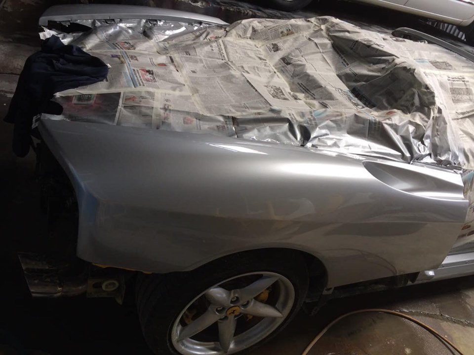 Qu&aacute; tr&igrave;nh thay &aacute;o si&ecirc;u xe Ferrari 360 Spider do thợ Việt tự thực hiện