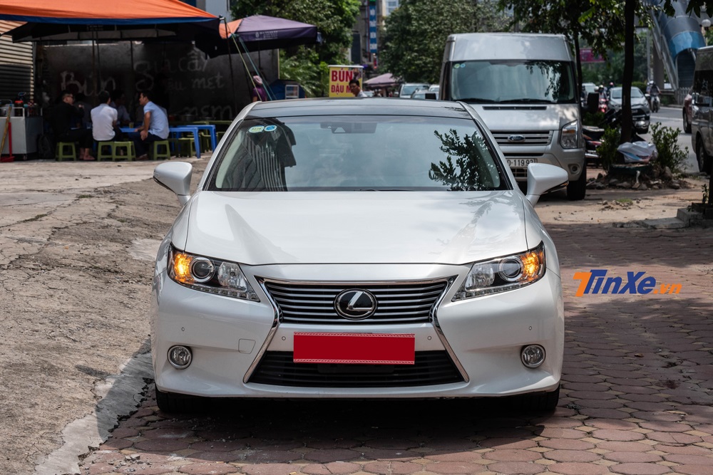 Ngoại hình của xe được giữ gìn khá cẩn thận, lớp sơn còn bóng, các chi tiết mạ crôm không có dấu hiệu bị xỉn dù tuổi đời đã tròn con số 6 Ngoại hình của xe được giữ gìn khá cẩn thận, lớp sơn còn bóng, các chi tiết mạ crôm không có dấu hiệu bị xỉn dù tuổi đời đã tròn con số 6