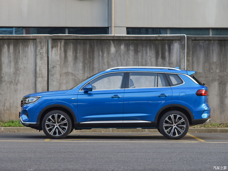 Bên sườn của Roewe RX5 Max