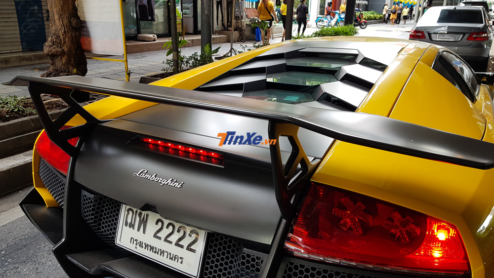 Lamborghini Murcielago LP670-4 SV có cánh gió đuôi cố định Lamborghini Murcielago LP670-4 SV có cánh gió đuôi cố định
