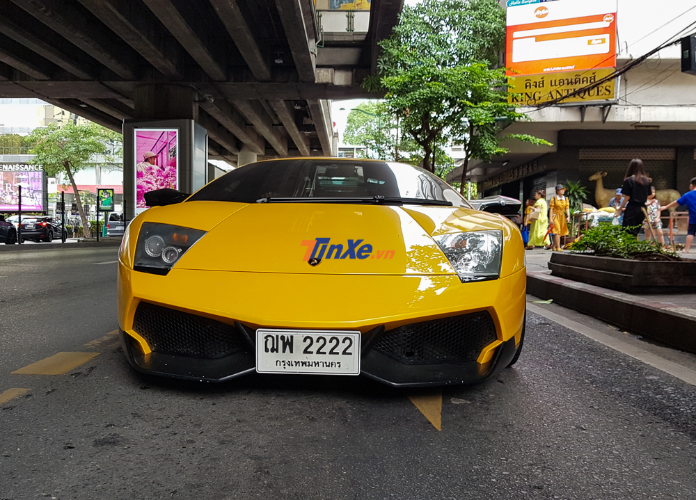 Chiếc siêu xe Lamborghini Murcielago LP670-4 SV của đại gia Thái Lan có màu sơn Giallo Orion Chiếc siêu xe Lamborghini Murcielago LP670-4 SV của đại gia Thái Lan có màu sơn Giallo Orion
