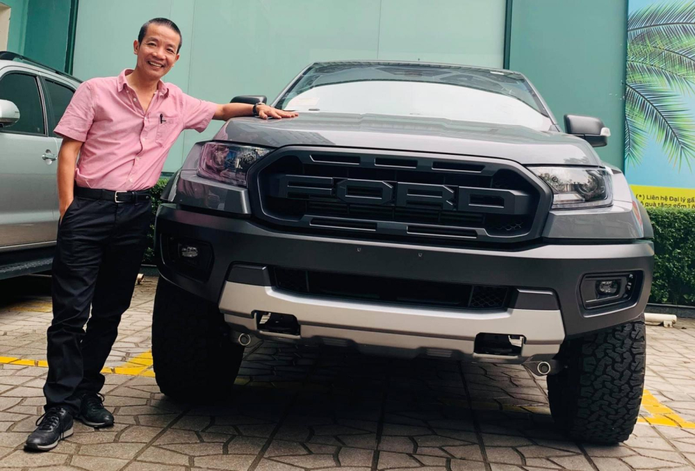 Ford Ranger Raptor còn được lòng nhiều khách hàng Việt - trong đó có cả nhạc sĩ Nguyễn Vĩnh Tiến - nhờ vào khả năng vận hành linh hoạt, động cơ mạnh mẽ.