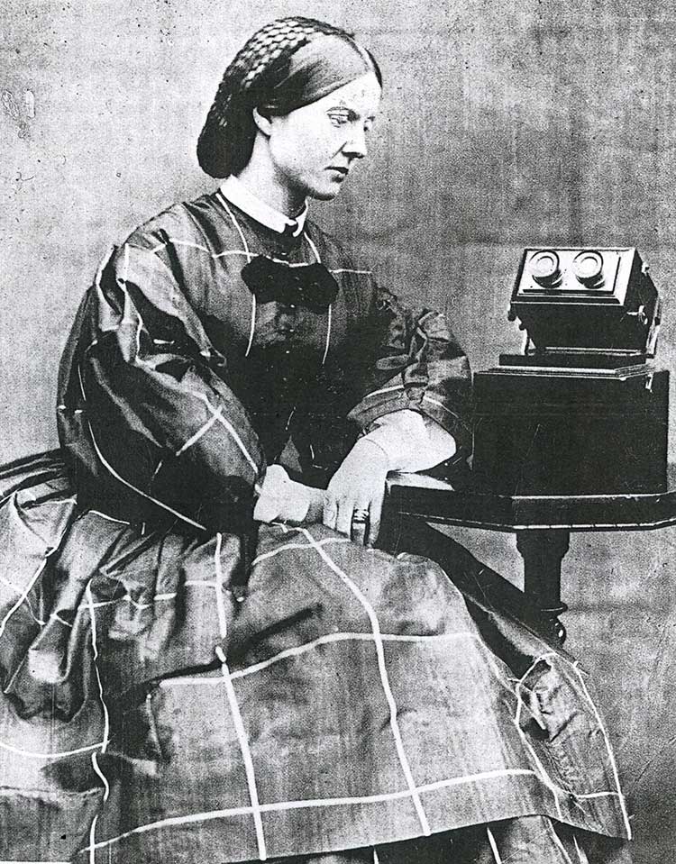 Nạn nh&acirc;n đầu ti&ecirc;n l&agrave; Mary Ward, một nh&agrave; thi&ecirc;n văn học v&agrave; tự nhi&ecirc;n học nổi tiếng