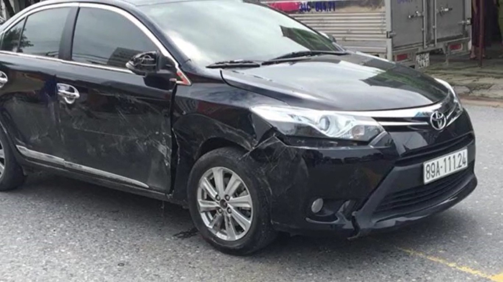 Chiếc Toyota Vios bị hỏng nhiều chỗ 