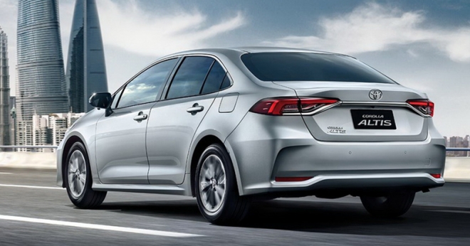 Toyota Corolla Altis 2019 được trang bị đ&egrave;n hậu LED mới