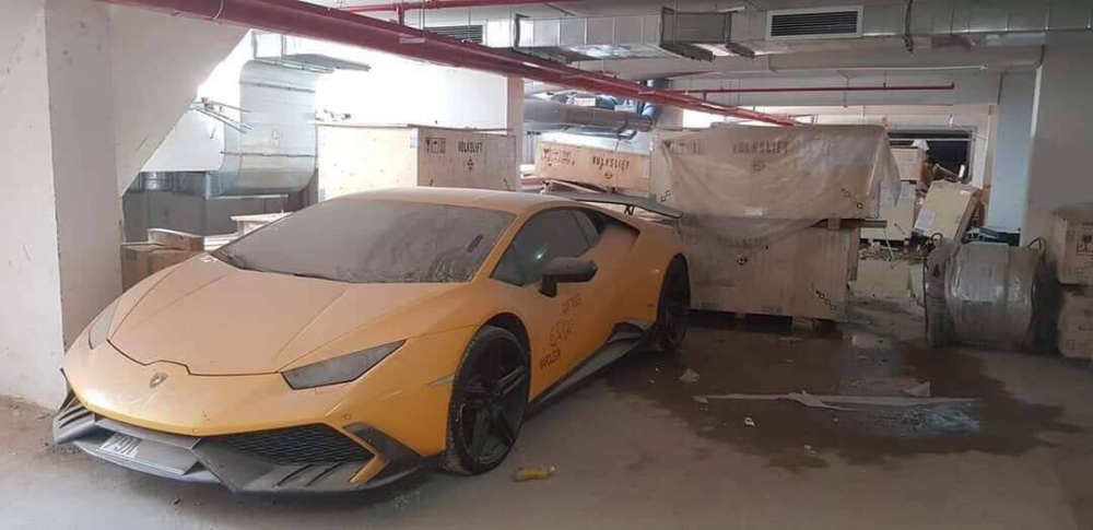 Lamborghini Huracan LP610-4 phủ bụi nổi tiếng nhất Việt Nam Lamborghini Huracan LP610-4 phủ bụi nổi tiếng nhất Việt Nam