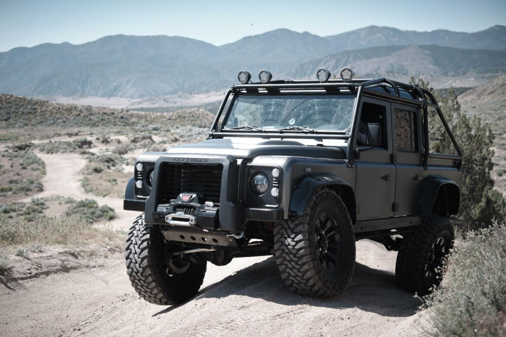 Himalaya Spectre Defender 110 có diện mạo hết sức ngầu và chắc chắn