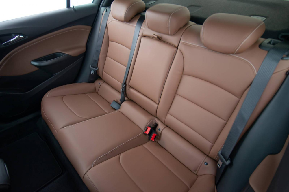 Hàng ghế sau của Chevrolet Cruze 2020 Hàng ghế sau của Chevrolet Cruze 2020