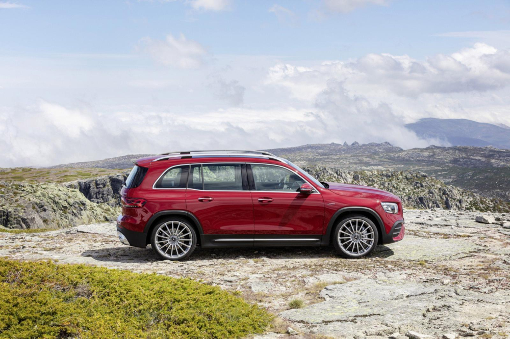 Mercedes-AMG GLB 35 4Matic 2020 d&ugrave;ng v&agrave;nh 19 inch ti&ecirc;u chuẩn
