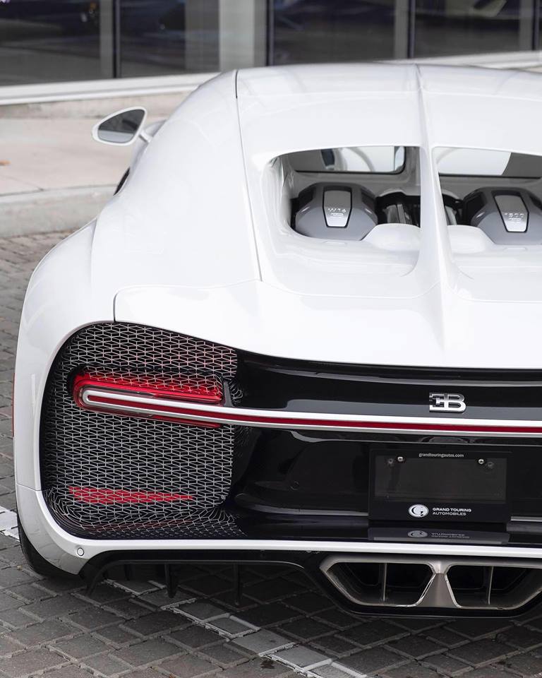 Chiếc si&ecirc;u xe Bugatti Chiron n&agrave;y xứng đ&aacute;ng được gọi l&agrave; bạch m&atilde;