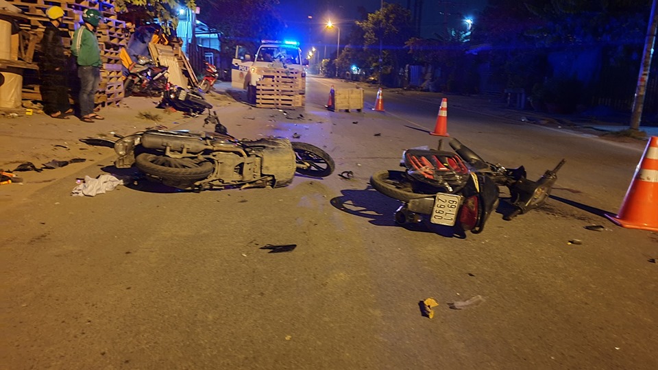 Vụ tai nạn li&ecirc;n ho&agrave;n khiến 5 người bị thương nặng