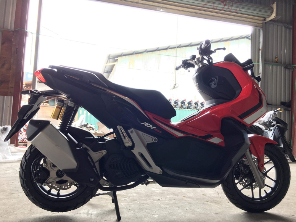 Được phát triển dựa trên khung gầm và động cơ của Honda PCX và mang thiết kế của đàn anh Honda X-ADV 750, Được phát triển dựa trên khung gầm và động cơ của Honda PCX và mang thiết kế của đàn anh Honda X-ADV 750,