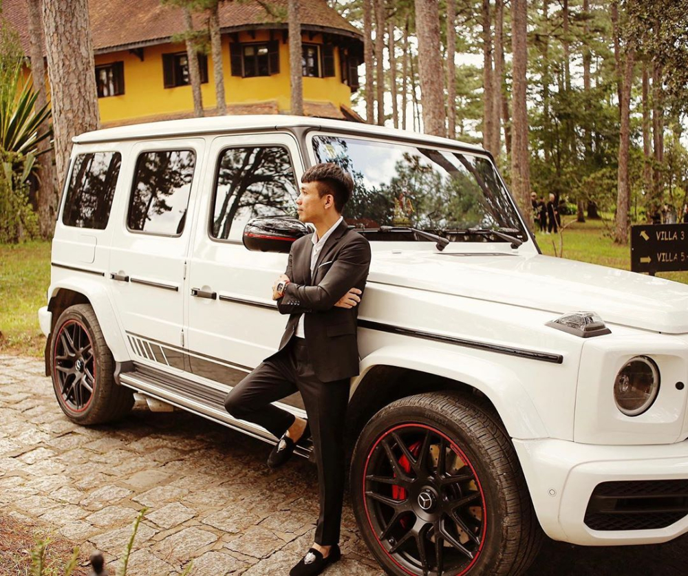Trước đ&oacute; Minh Nhựa đ&atilde; l&aacute;i SUV hạng sang Mercedes-AMG G63 Edition 1 l&ecirc;n Đ&agrave; Lạt để hỗ trợ con g&aacute;i chụp ảnh cưới