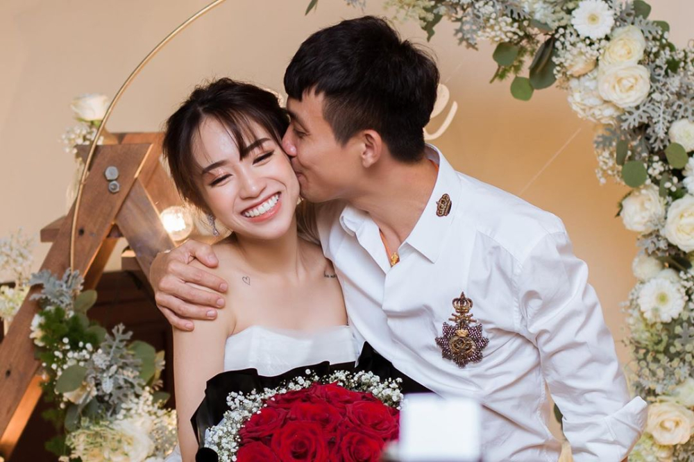 Minh Nhựa c&ugrave;ng c&ocirc; con g&aacute;i sinh năm 1999