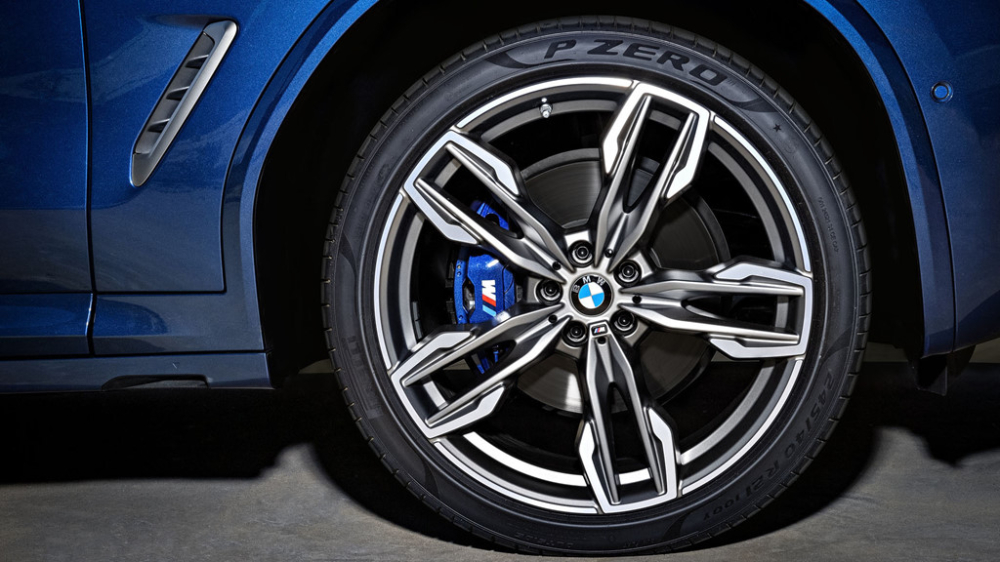 Giá xe BMW X3 xứng đáng với thiết kế hầm hồ, mạnh mẽ cùng hàng loạt công nghệ an toàn, tiện nghi đi kèm. BMW X3