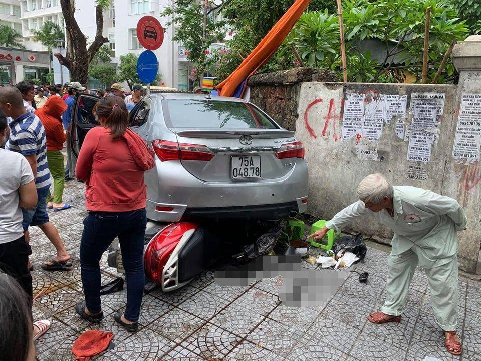Hiện trường vụ tai nạn khiến nhiều người hoảng hồn tại TP Huế (Ảnh: Facebook)