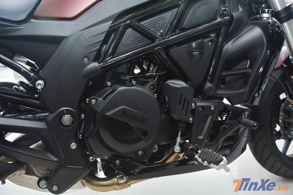 Benelli 502C sở hữu khối động cơ 500 cc