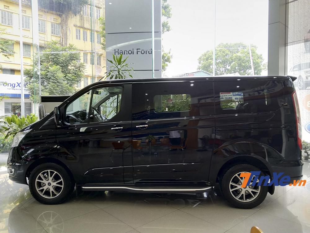 Ford Tourneo có thiết kế khá vuông vắn với kích thước DxRxC đạt mức Ford Tourneo có thiết kế khá vuông vắn với kích thước DxRxC đạt mức