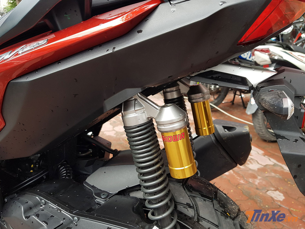 Hệ thống treo của Honda ADV 150 mang thương hiệu Showa