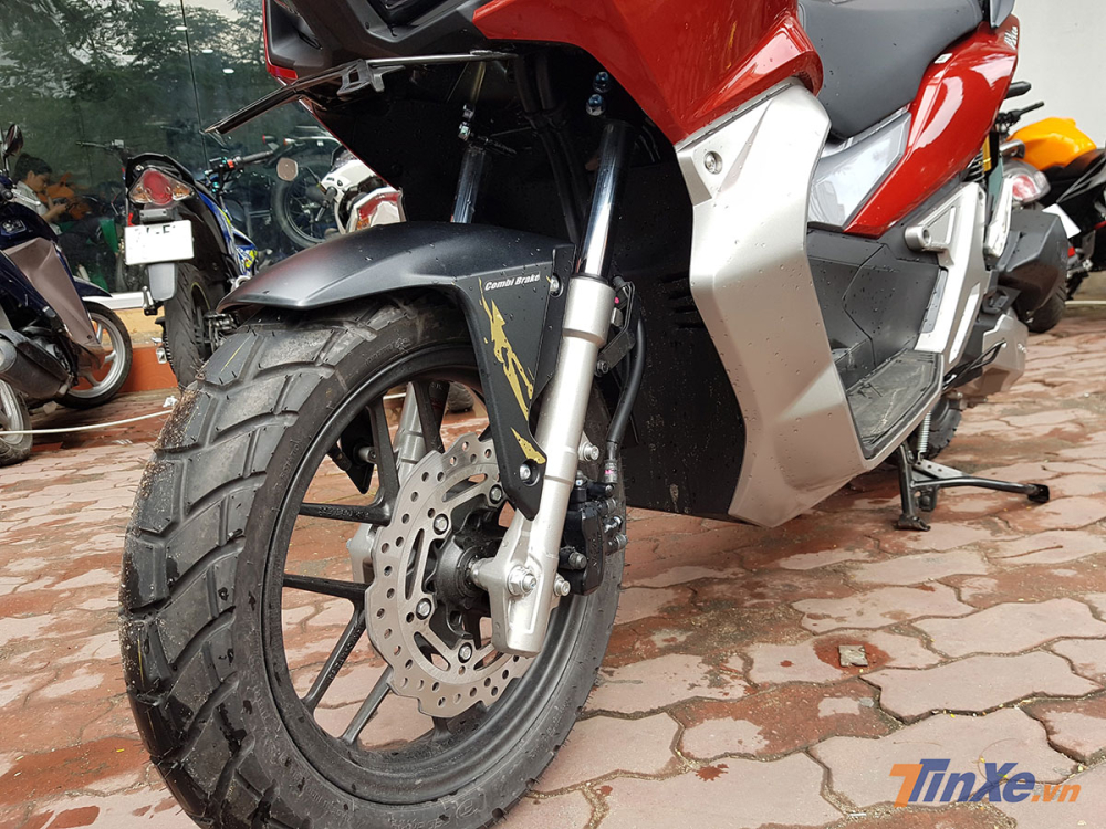 Phanh đĩa l&agrave; trang bị ti&ecirc;u chuẩn tr&ecirc;n cả b&aacute;nh trước v&agrave; b&aacute;nh sau