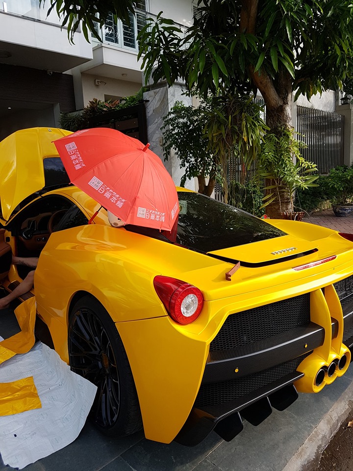 Hiện tại xe được chủ nhân dán sang màu vàng Hiện tại xe được chủ nhân dán sang màu vàng