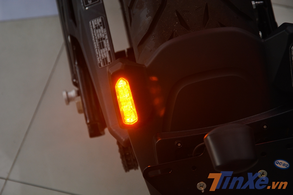 Xi-nhan của Benelli 502C 2019 dạng LED