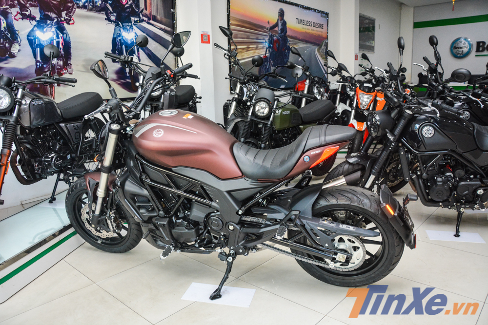 Thiết kế của Benelli 502C 2019 g&acirc;y gợi nhớ đến Ducati Diavel nhưng gi&aacute; rẻ gấp 4 lần