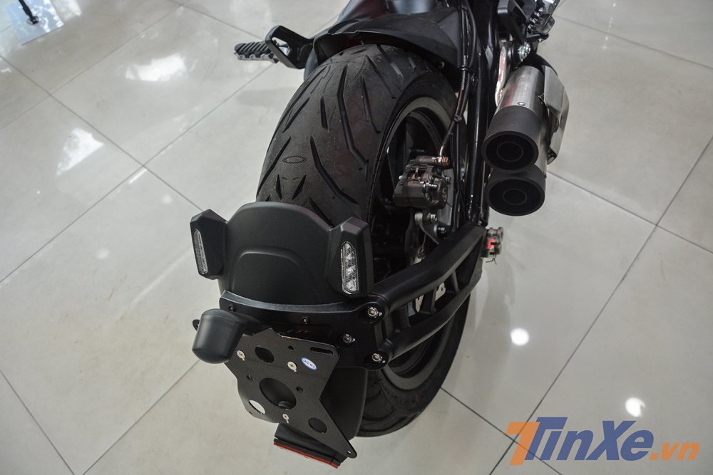 Chắn b&ugrave;n thiết kế điệu đ&agrave; của Benelli 502C 2019