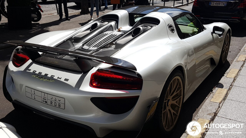 Chiếc Porsche 918 Spyder n&agrave;y c&ograve;n c&oacute; th&ecirc;m g&oacute;i tuỳ chọn Weissach Package