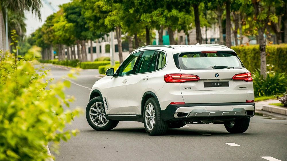 Mặc dù giá hơi cao nhưng BMW X5 được trang bị một loạt công nghệ hiện đại và những tiện nghi hàng đầu BMW X5