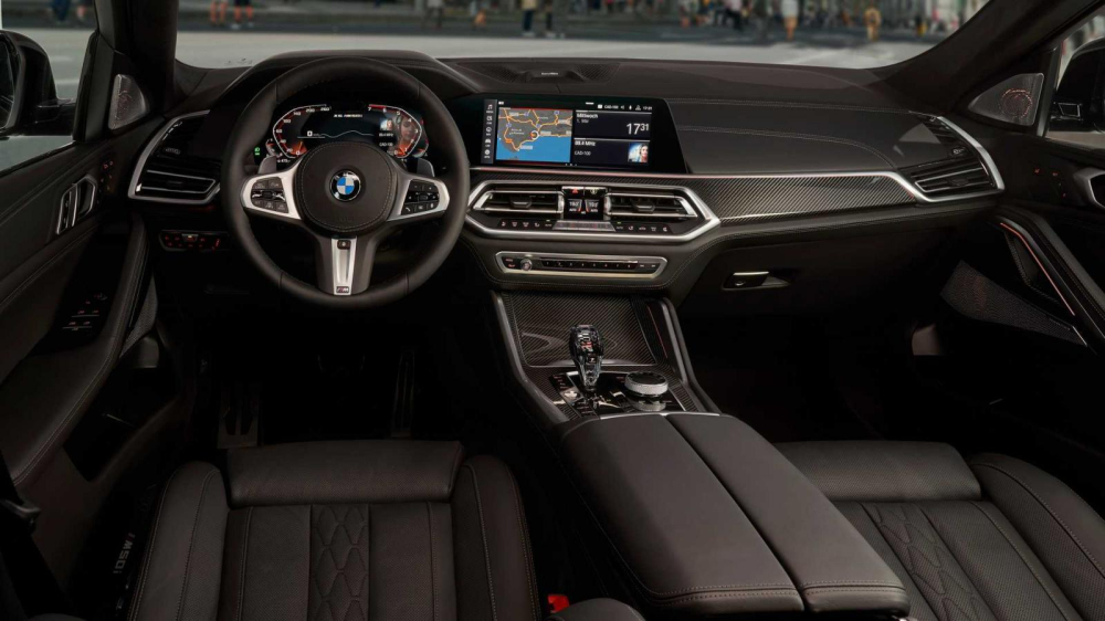 Nội thất BMW X6 có thiết kế gợi cảm, quyến rũ nhờ sự kết hợp của da, gỗ ốp cao cấp cùng hệ thống đèn nội thất sang trọng BMW X6