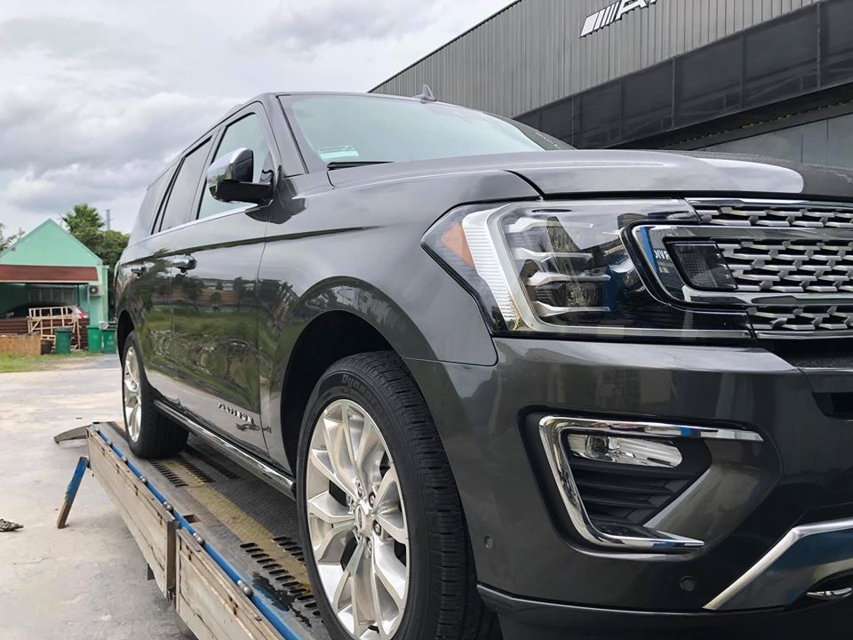 Ford Expedition thế hệ mới mang tr&ecirc;n m&igrave;nh nhiều đường n&eacute;t vu&ocirc;ng vức, g&oacute;c cạnh c&oacute; phần hầm hố