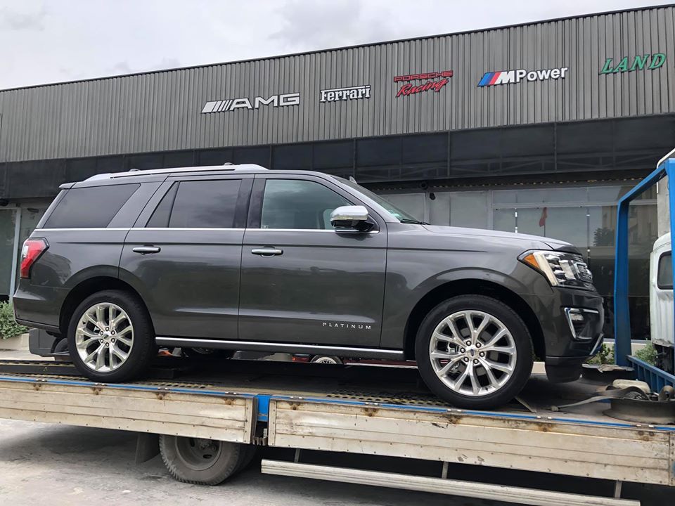 Chiếc Ford Expedition thế hệ mới được đưa về Việt Nam qua con đường nhập khẩu tư nh&acirc;n
